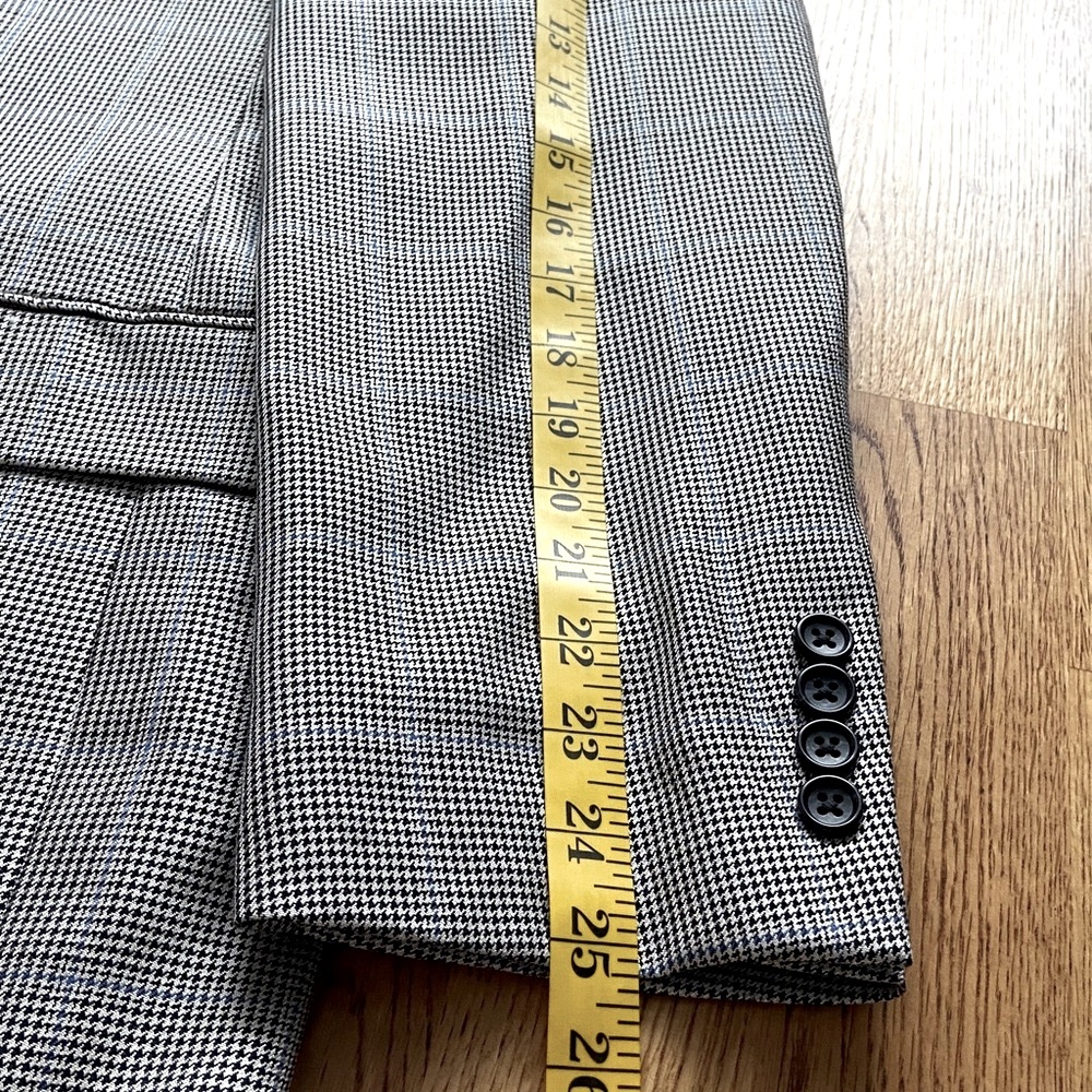 Jos A Bank Signature
Collection Mens 44R Wool/Silk
Plaid Blazer Sport Coat - Picture 11 of 12